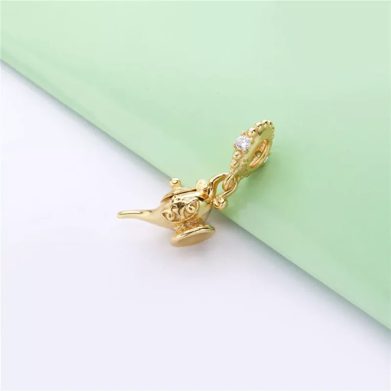 (obrázek pro) Visací přívěsek PANDORA Disney, Kouzelná lampa - 768038CZ - Zobrazit 2