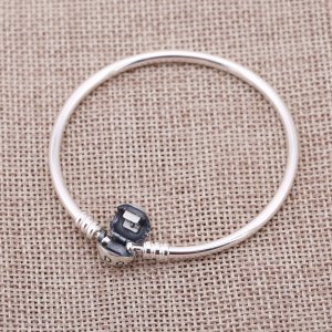 Essence Collection - pevný náramek - 596006 PANDORA