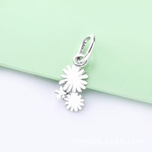 PANDORA Visací přívěsek Kytice sedmikrásek 798819C00